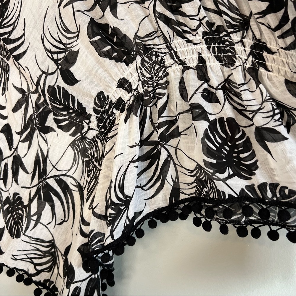 NWT Vince Camuto Women's Floral Lagoon V-Neck Poncho Blouse Size S Black White - Picture 4 of 12